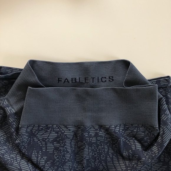 Fabletics Navy Blue Floral Seamless Capri Leggings - Picture 3 of 7